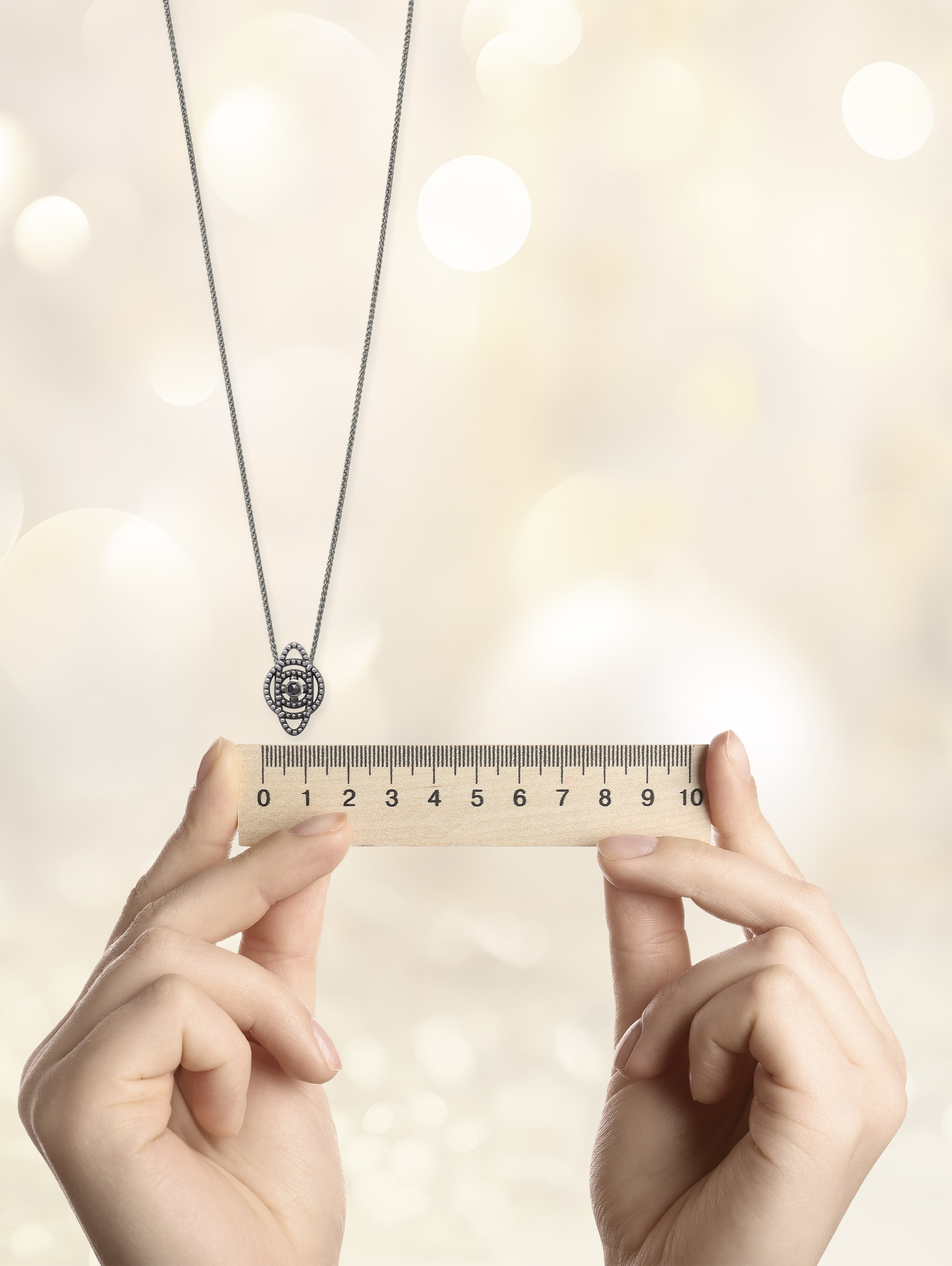 Schmuck mit Lineal -106826