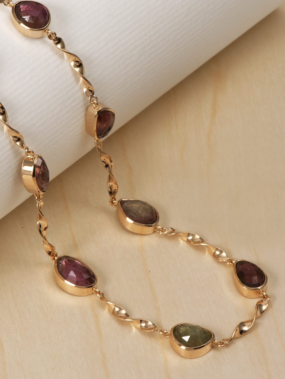 Schmuck-Designschmuck-Colliers Schmuck-Designschmuck-Colliers