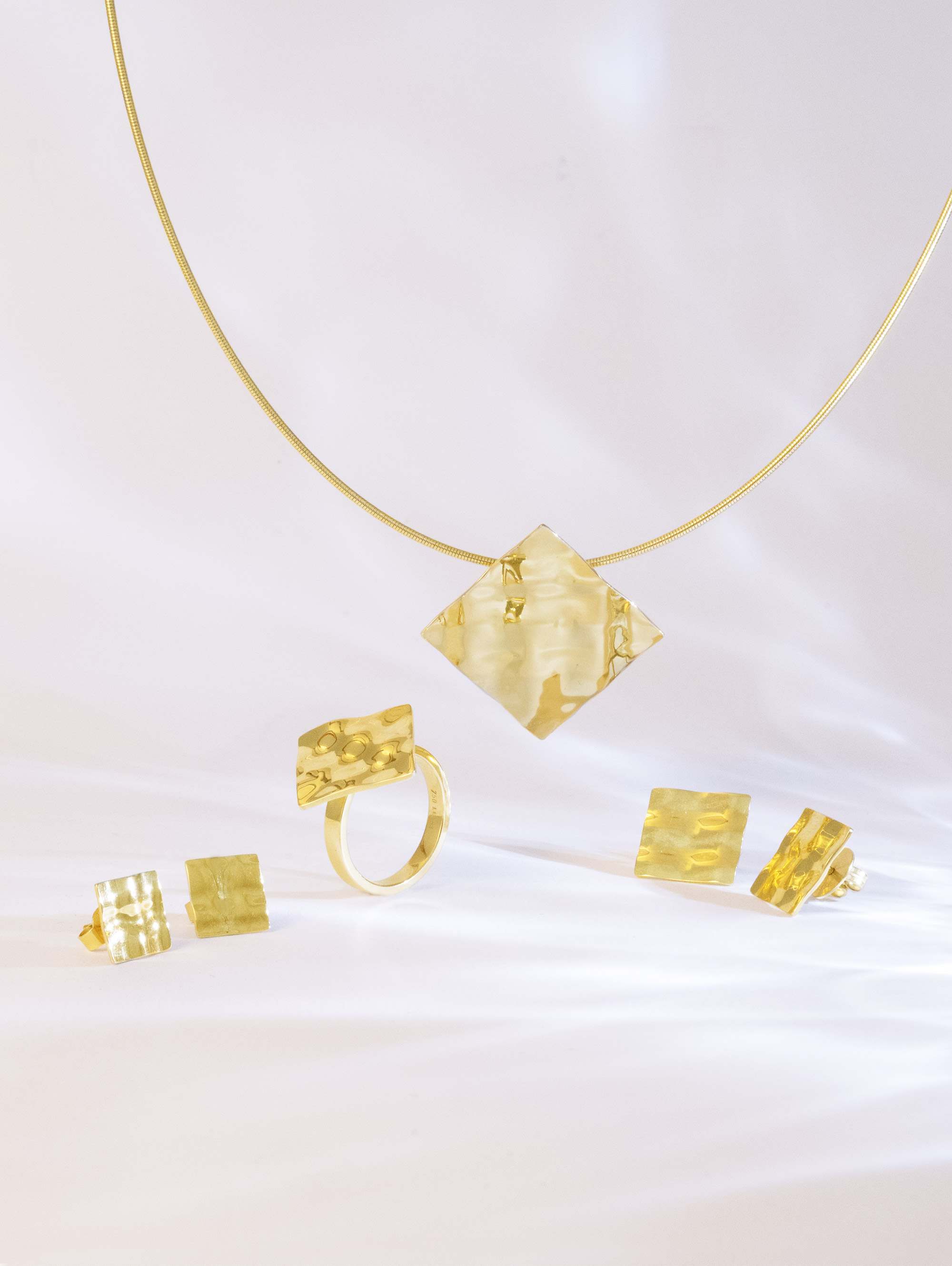LESER Schmuck mit Deko-124109-124110-124111-124112-2000x2660px