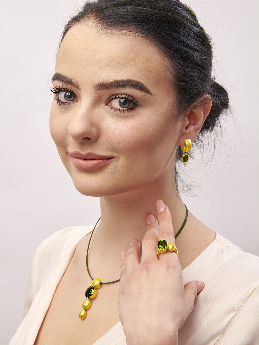 LESER Modelbilder- Anhaenger Ring Ohrstecker Peridot-115337 LESER Modelbilder- Anhaenger Ring Ohrstecker Peridot