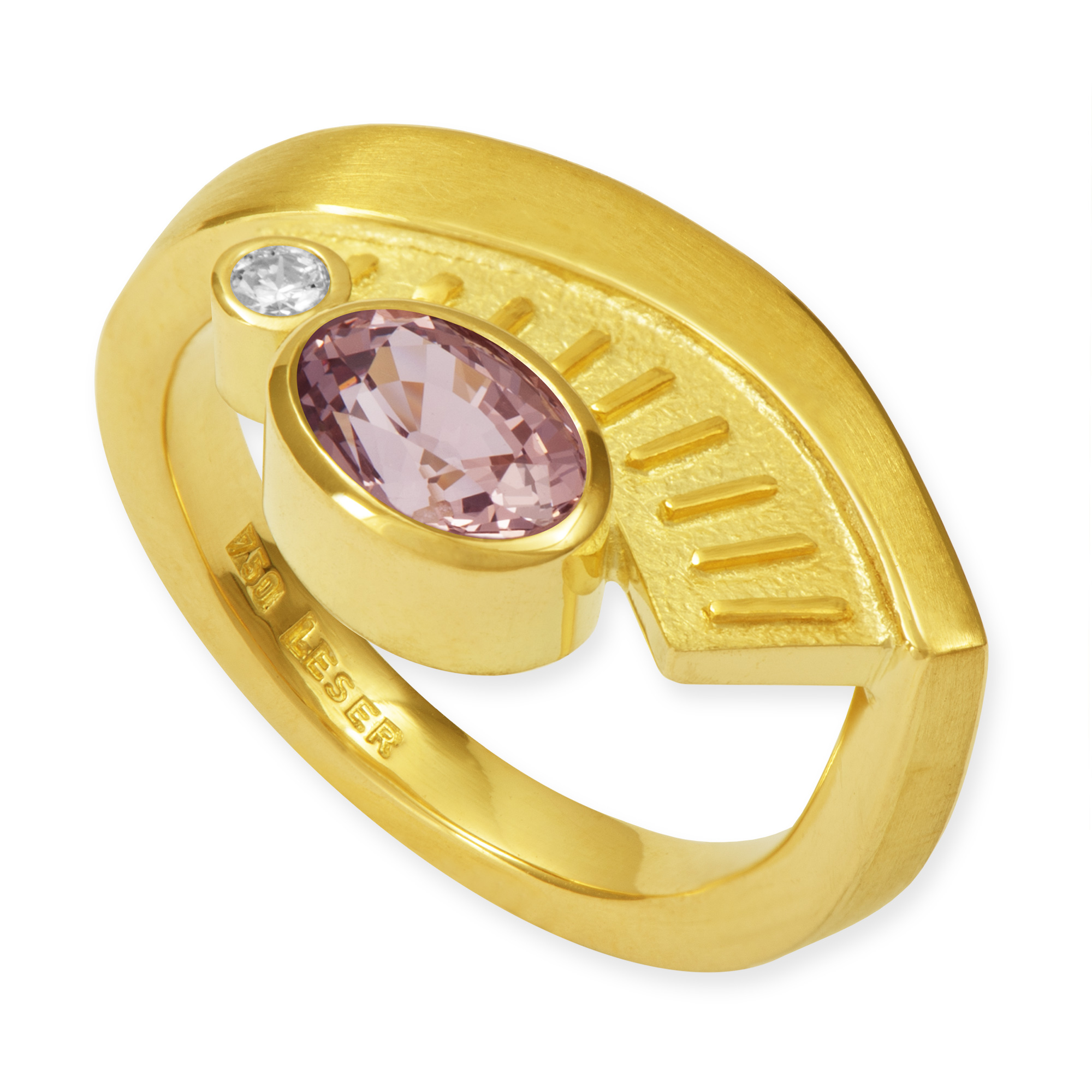 LESER Ring 750 Gelbgold Spinell_114237 LESER Ring 750 Gelbgold Spinell
