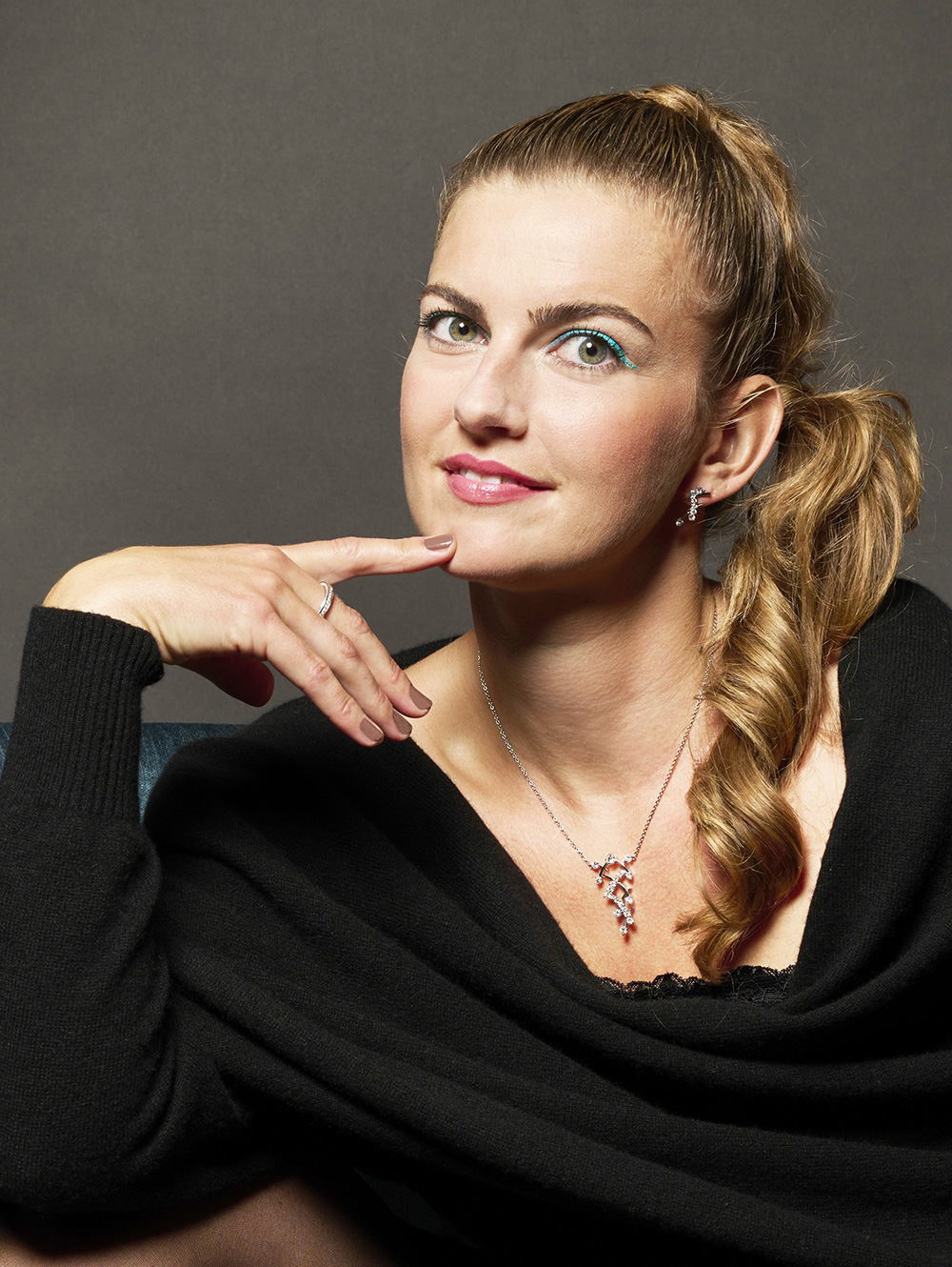 LESER Modelbilder- Collier und Ohrstecker aus Platin mit Brillanten LESER Modelbilder- Collier und Ohrstecker aus Platin mit Brillanten
