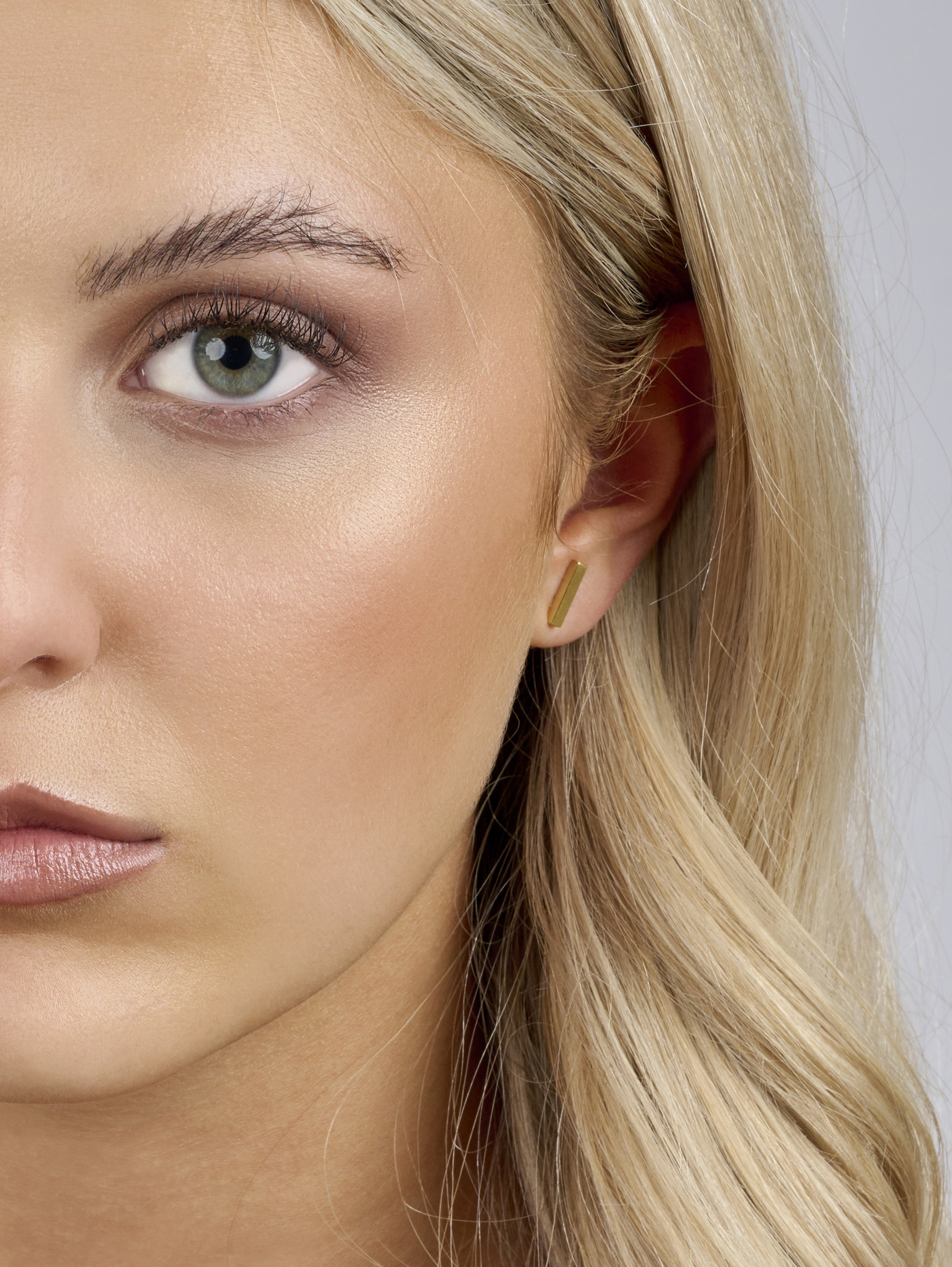 LESER Modelbild- Ohrstecker aus Gelbgold LESER Modelbild- Ohrstecker aus Gelbgold