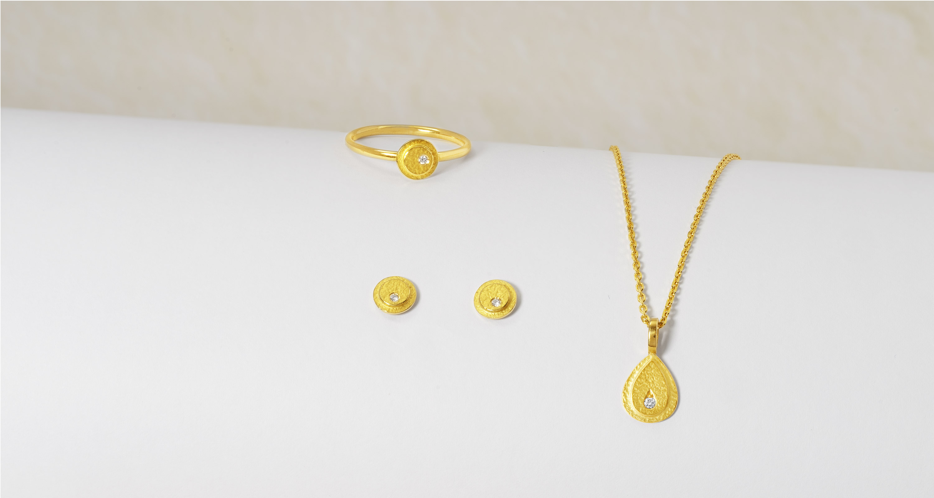 LESER Designschmuck-Goldeneschmuckstücke
