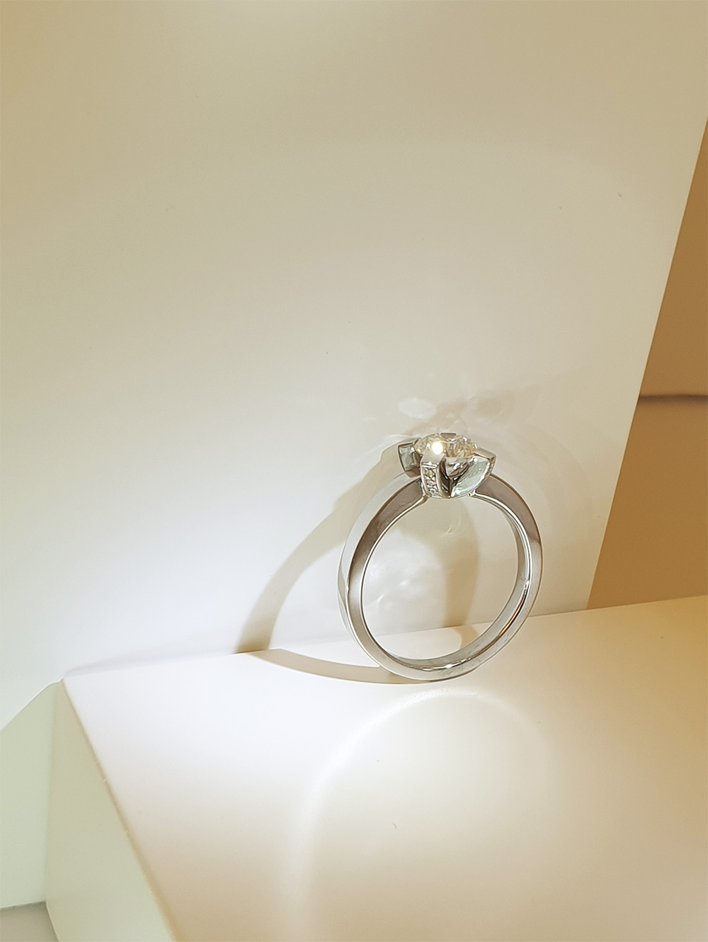 Schmuck-Designschmuck-Solitaerringe Schmuck-Designschmuck-Solitaerringe