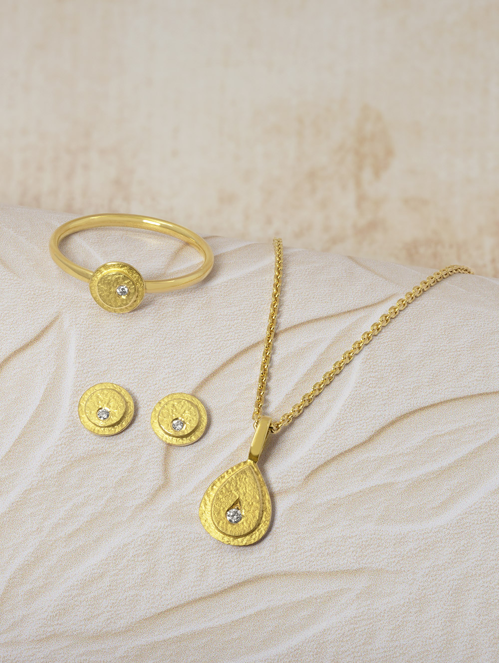 Schmuck-Designschmuck-Goldeneschmuckstücke