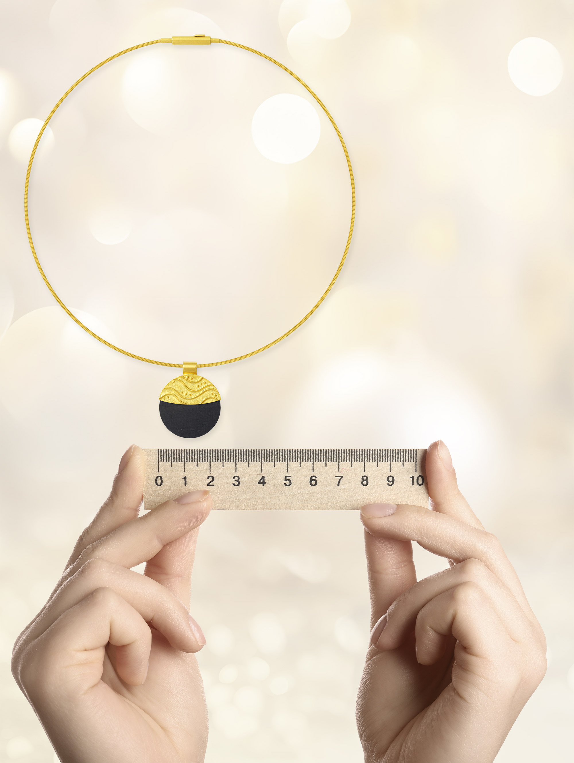 Schmuck mit Lineal -112451