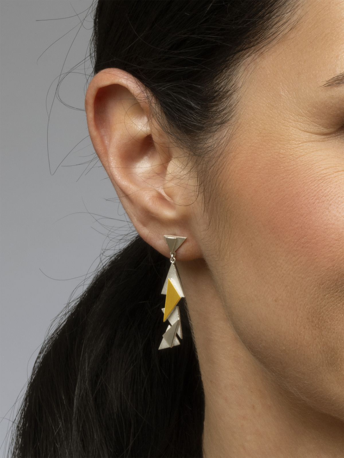 LESER Modelbild- Ohrstecker aus Silber und Gelbgold LESER Modelbild- Ohrstecker aus Silber und Gelbgold