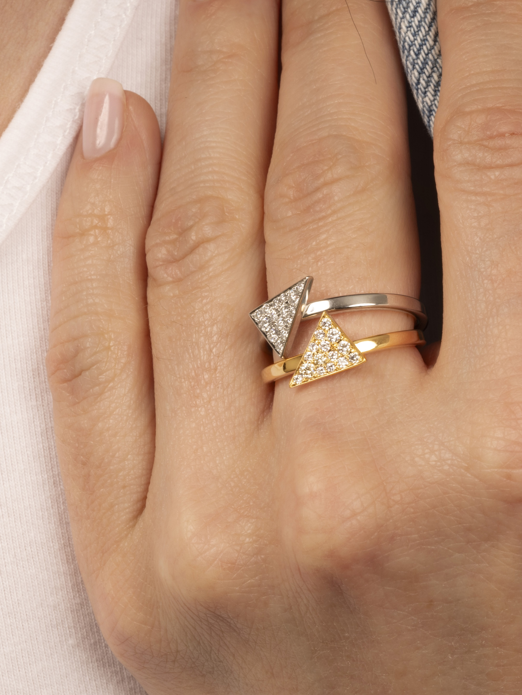 LESER Modelbild- JungerLuxus Ringe aus Roségold und Weißgold mit Brillanten LESER Modelbild- JungerLuxus Ringe aus Roségold und Weißgold mit Brillanten