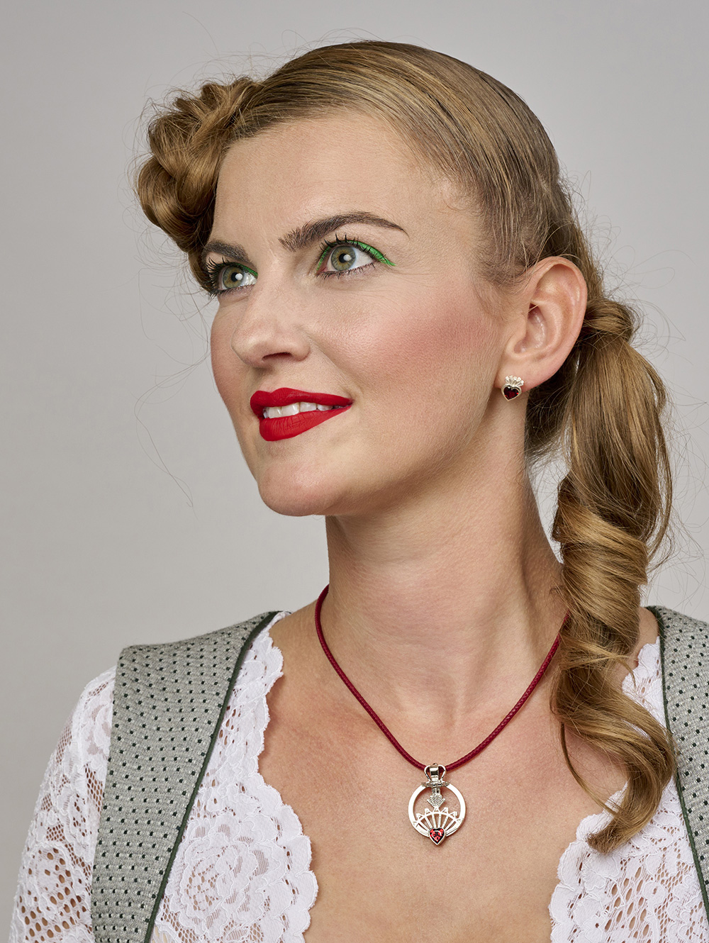 LESER Modelbilder- Anhänger Lieblingsvolksfest aus Silber und Granat LESER Modelbilder- Anhänger Lieblingsvolksfest aus Silber und Granat