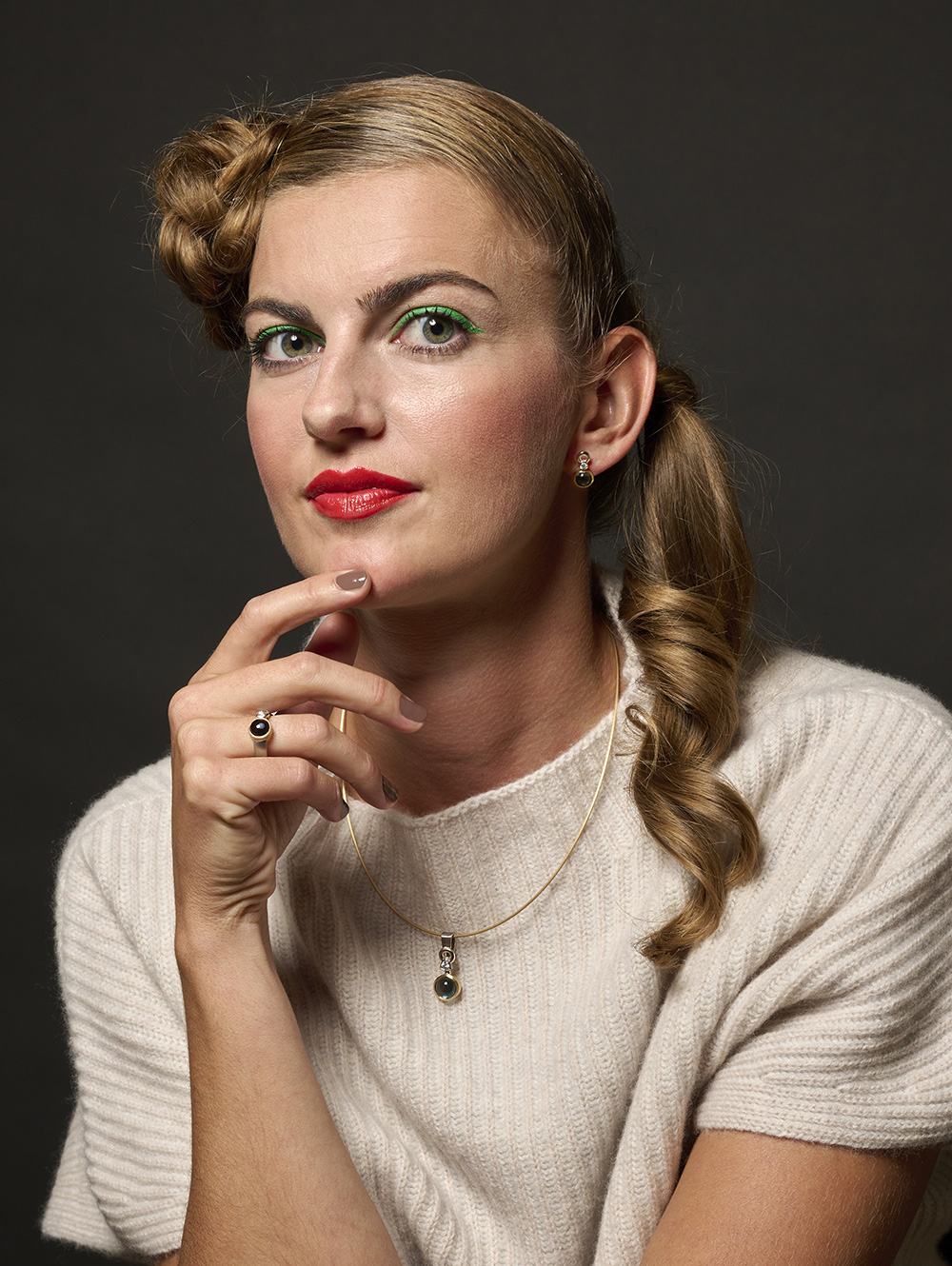 LESER Modelbilder- Anhänger und Ring aus Gelbgold und Weißgold mit Londonblue Topas und Brillant LESER Modelbilder- Anhänger und Ring aus Gelbgold und Weißgold mit Londonblue Topas und Brillant