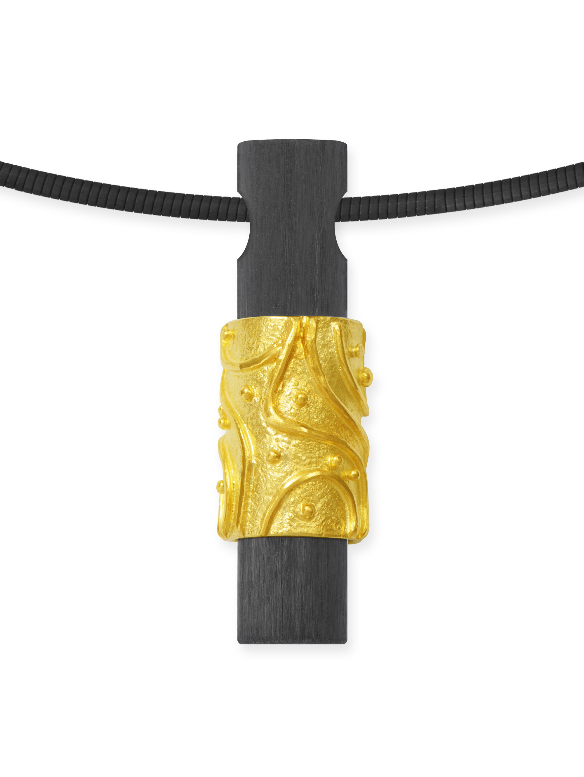 LESER Carbon-Anhaenger-Rolle-Welle-112452 aus Gelbgold LESER Carbon-Anhaenger-Rolle-Welle-112452 aus Gelbgold