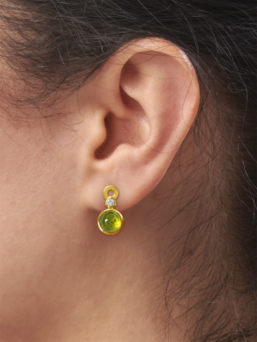 LESER Modelbilder-Ohr-Gelbgold-Peridot-Brillanten--115434 LESER Modelbilder-Ohr-Gelbgold-Peridot-Brillanten--115434